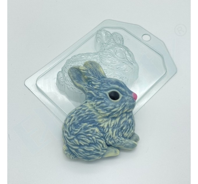 Кролик сидит боком, пластиковая форма